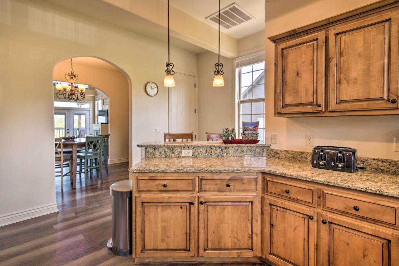 Luxe Branson Retreat With Mtn Views And Pool Access! Apartment Exterior foto